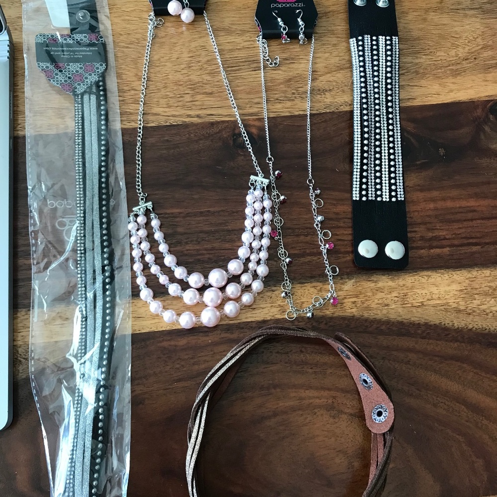 Various jewelry bunlde
